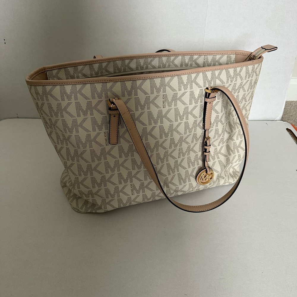 Michael Kors Jet Set Tote